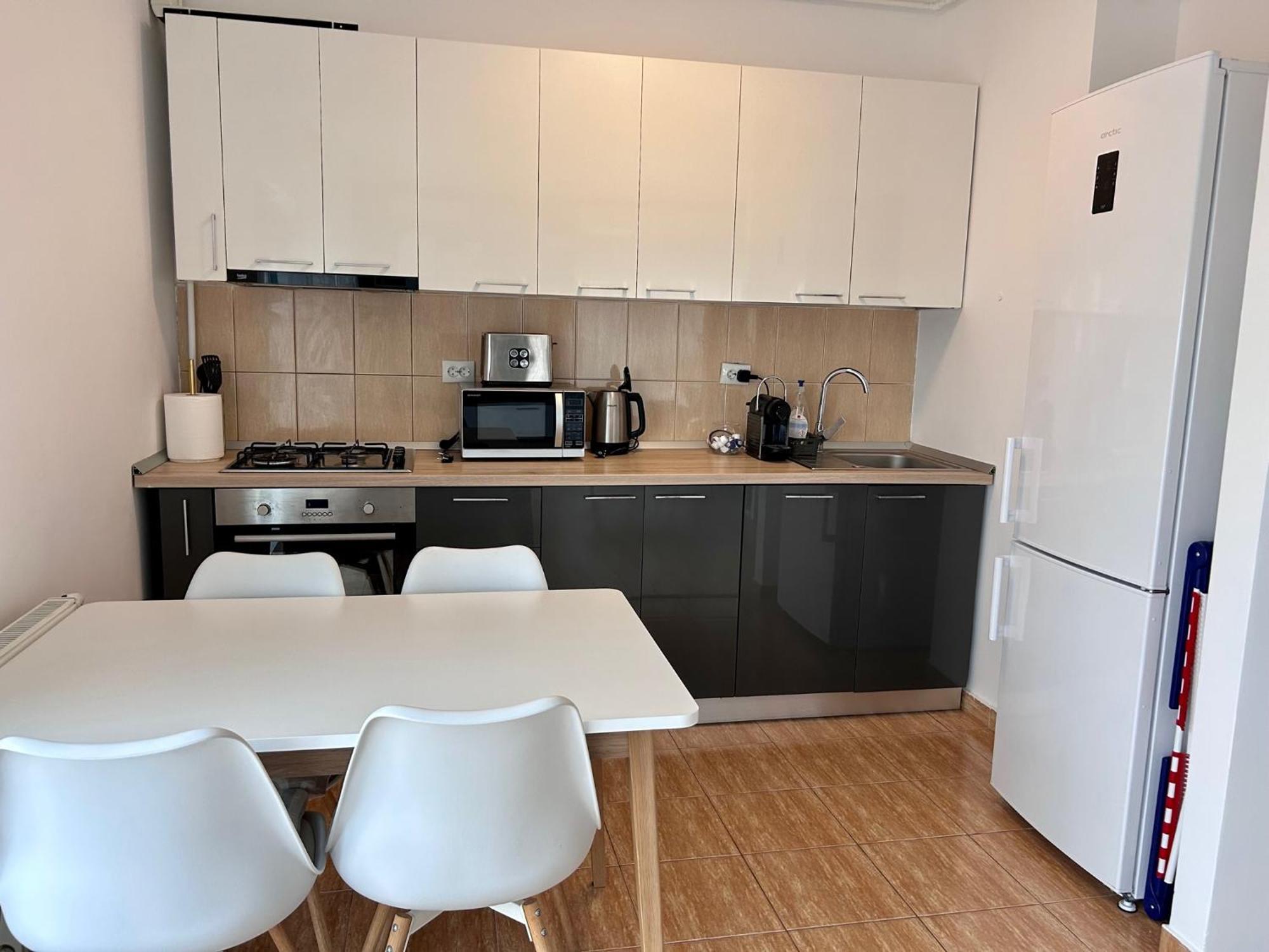 Sunrise Apartment Bukares Bagian luar foto