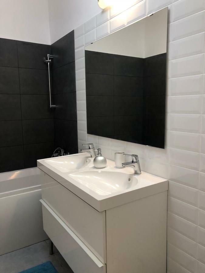 Sunrise Apartment Bukares Bagian luar foto